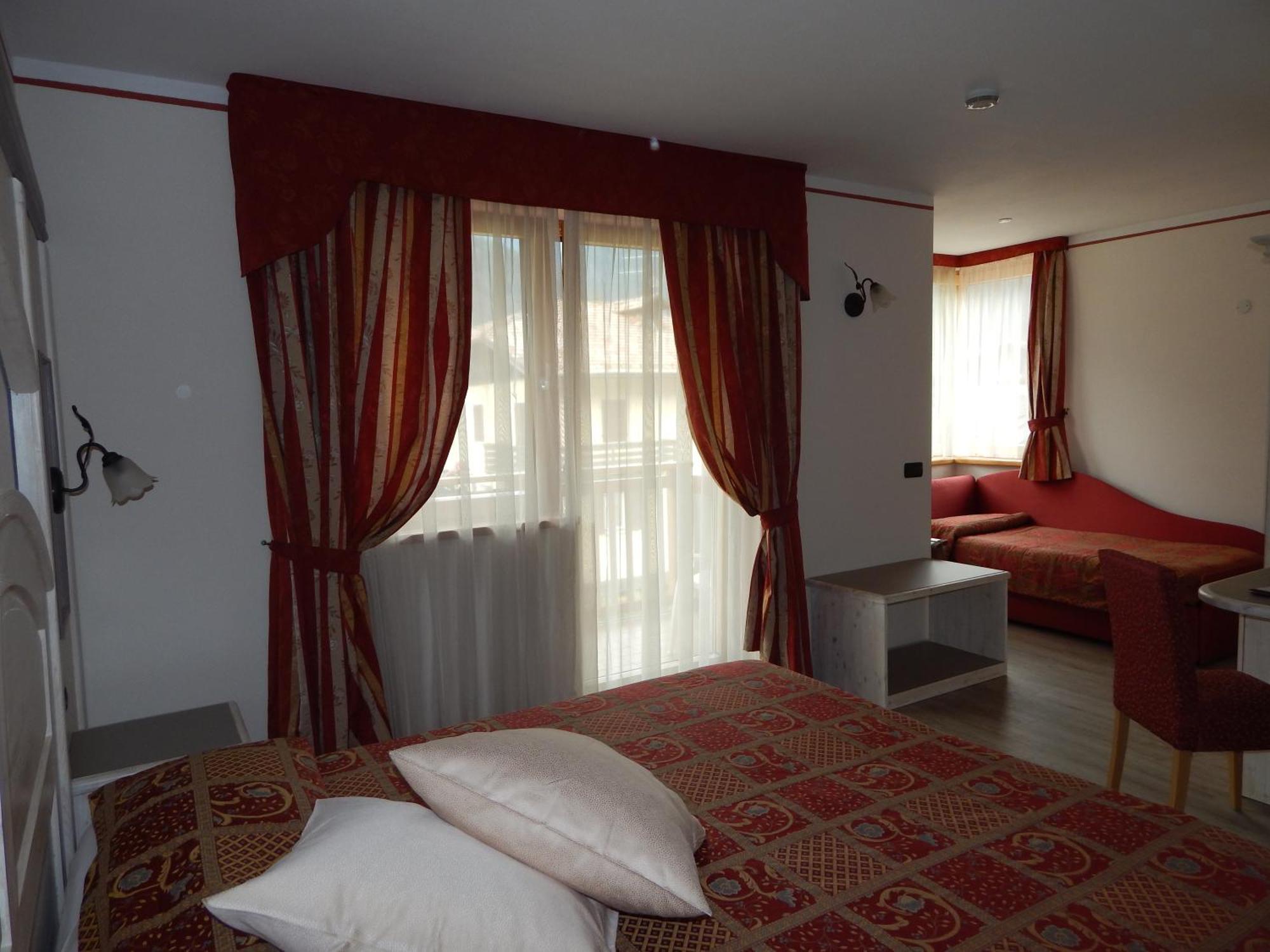 Hotel Canada Pinzolo Exterior photo